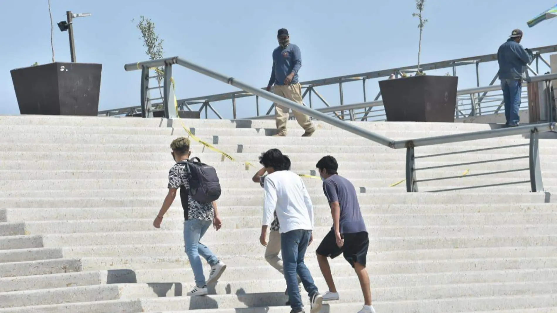 Paso peatonal Escaleras